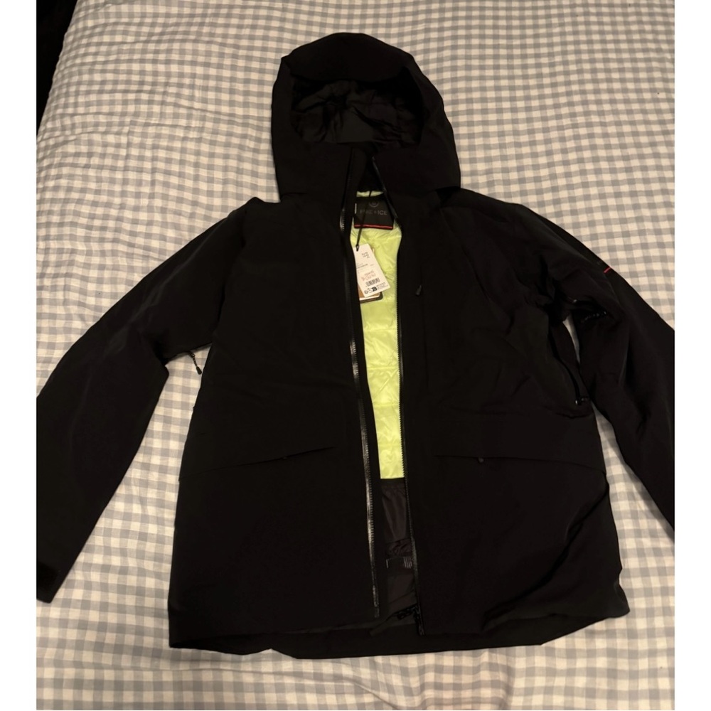 MAJOR SAVINGS- BRAND NEW MENS SKI AND SNOW COAT FROM ST BERNARDS